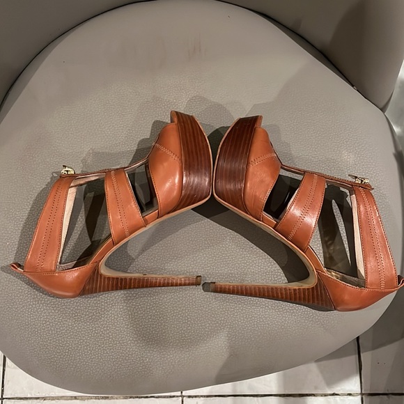 Michael Kors Sexy Platform Open Toe Heel Shoes with Zipper Hardware Accent - Picture 5 of 11